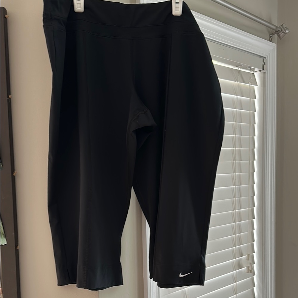 Nike Black Athletic Short Capri Pants-Dri-Fit